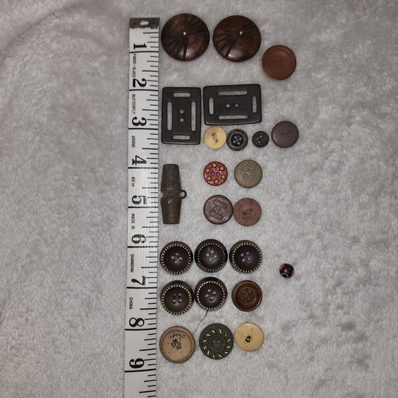 Bundle of Vintage Buttons - Picture 5 of 6